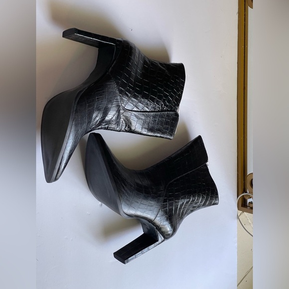 Kaanas Black Chicago Croc-Embossed Bootie New In Box - Picture 2 of 11